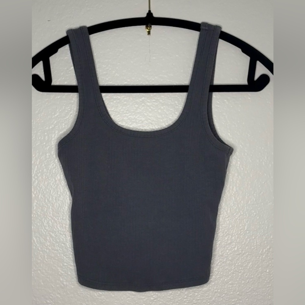 Grey ribbed cropped tank top